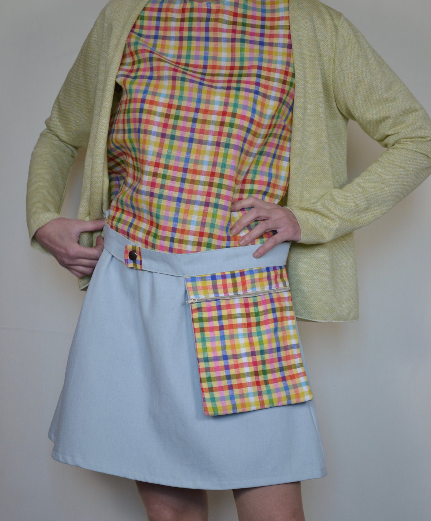 Cardigan in misto lino e cotone corto