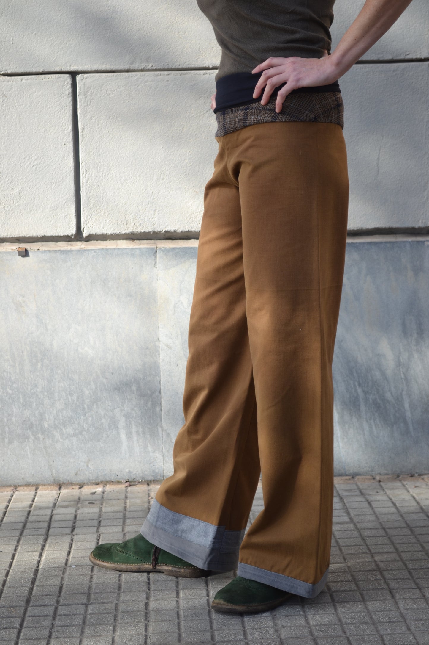 Pantalone Greta marrone chiaro e cinturino a quadri