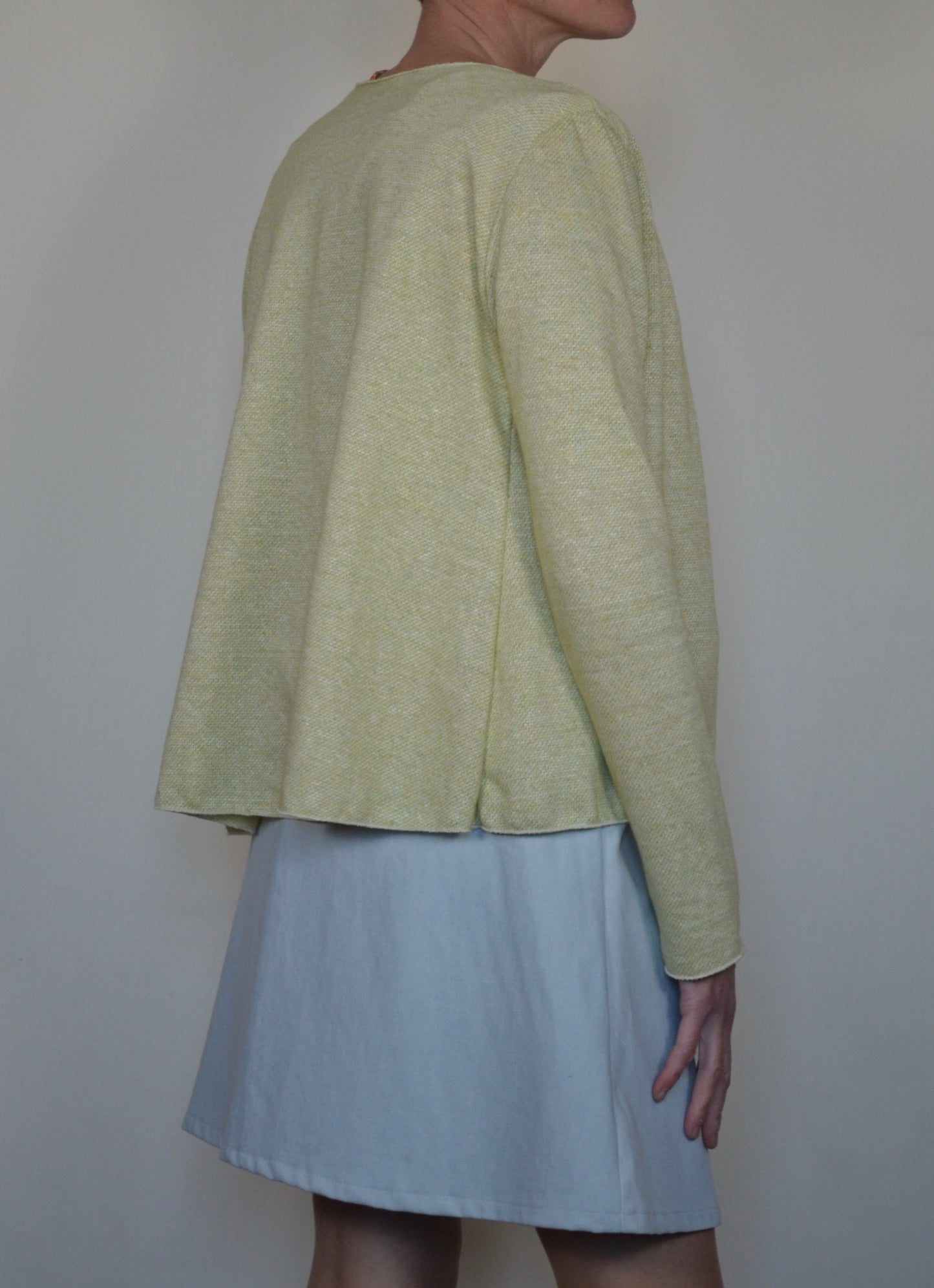 Cardigan in misto lino e cotone corto