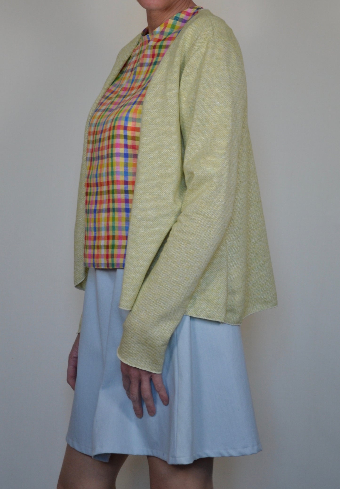 Cardigan in misto lino e cotone corto